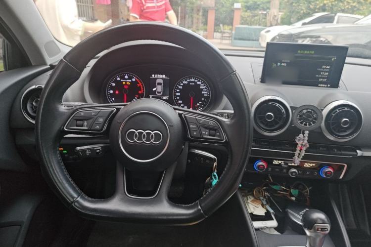 Used Audi A3 2017 Limousine 35 TFSI Sport Edition Steering Wheel
