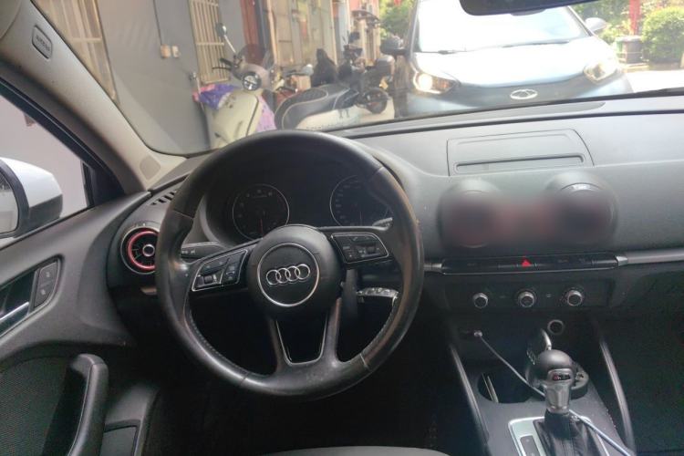 Used Audi A3 2017 Limousine 35 TFSI Ambition Edition Steering Wheel