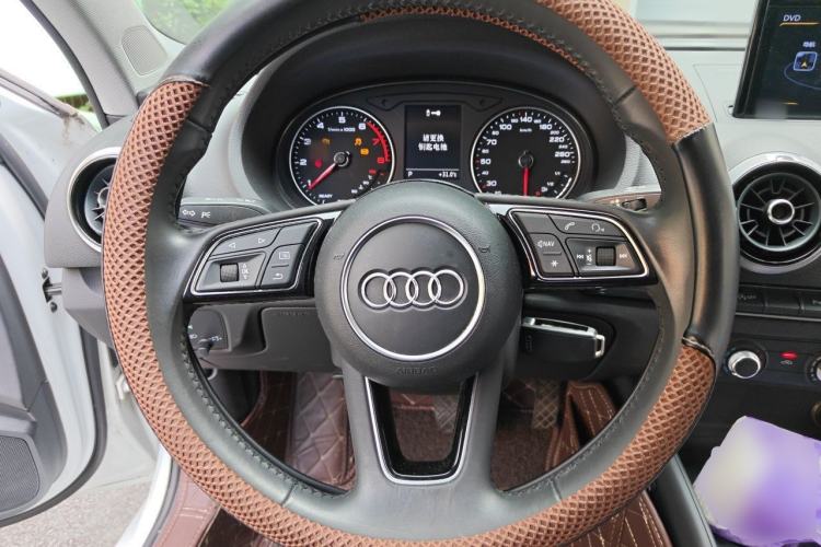 Used Audi A3 2017 Limousine 35 TFSI Fashion Model Steering Wheel