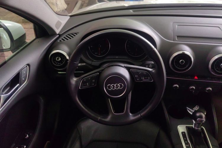 Used Audi A3 2017 Limousine 35 TFSI Fashion Model Steering Wheel