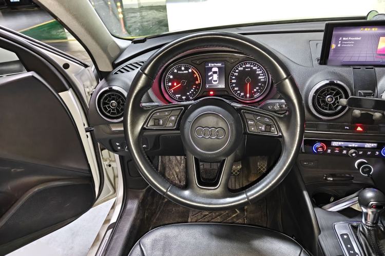 Used Audi A3 2017 Limousine 35 TFSI Style Edition Steering Wheel
