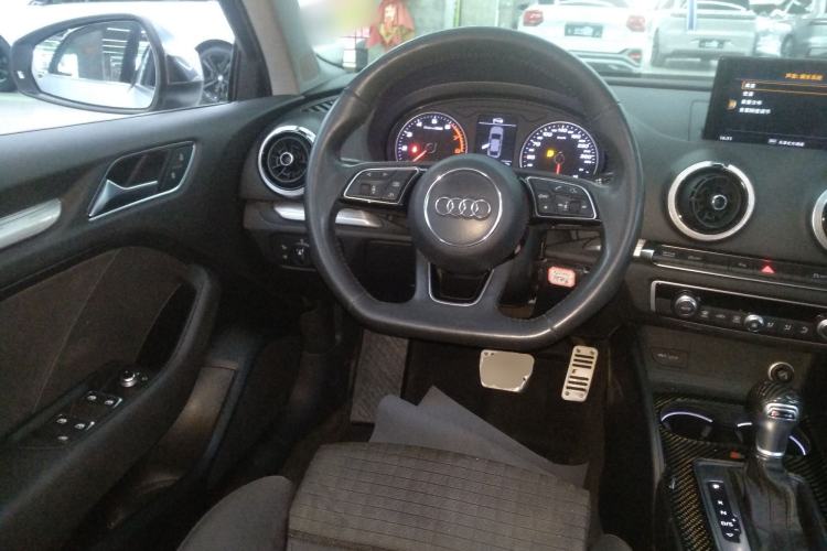Used Audi A3 2017 Limousine 35 TFSI Sport Edition Steering Wheel