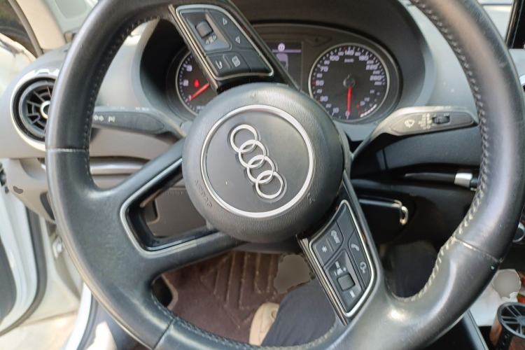 Used Audi A3 2017 Limousine 35 TFSI Fashion Model Steering Wheel