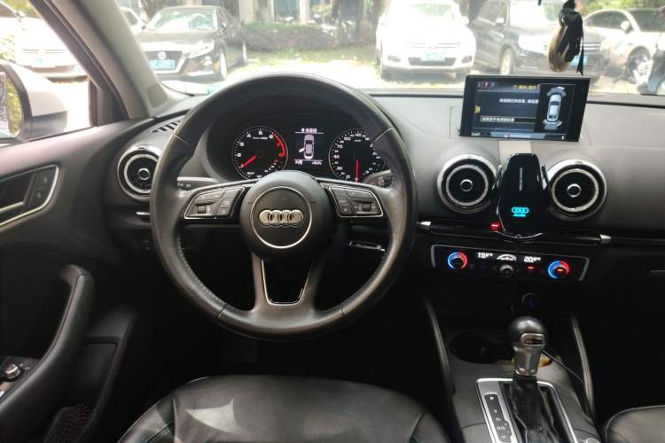 Used Audi A3 2017 Limousine 35 TFSI Ambition Edition Steering Wheel