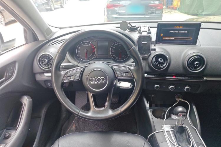 Used Audi A3 2017 Limousine 35 TFSI Ambition Edition Steering Wheel