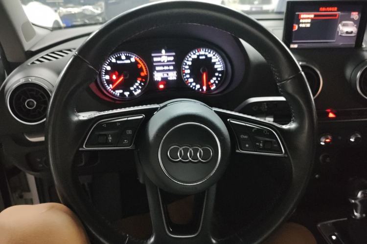 Used Audi A3 2017 Limousine 35 TFSI Ambition Edition Steering Wheel