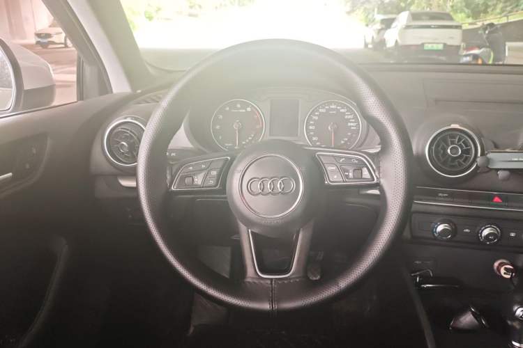 Used Audi A3 2017 Limousine 35 TFSI Ambition Edition Steering Wheel