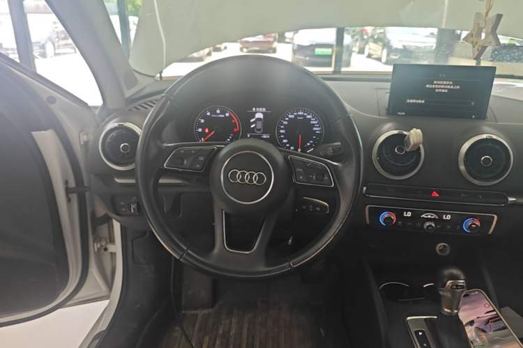 Used Audi A3 2017 Limousine 35 TFSI Style Edition Steering Wheel