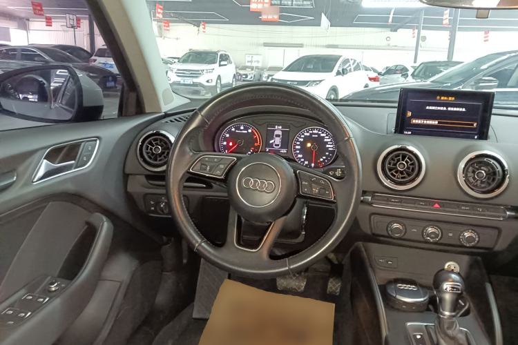 Used Audi A3 2017 Limousine 35 TFSI Fashion Model Steering Wheel