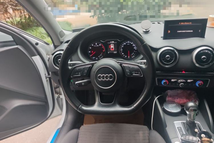 Used Audi A3 2017 Limousine 35 TFSI Sport Edition Steering Wheel