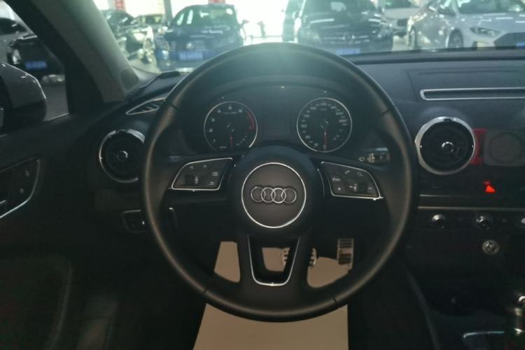 Used Audi A3 2017 Limousine 35 TFSI Fashion Model Steering Wheel