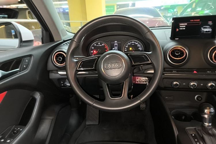 Used Audi A3 2017 Limousine 35 TFSI Ambition Edition Steering Wheel