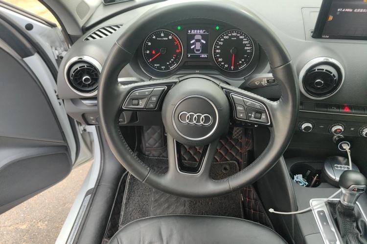 Used Audi A3 2017 Limousine 35 TFSI Fashion Model Steering Wheel