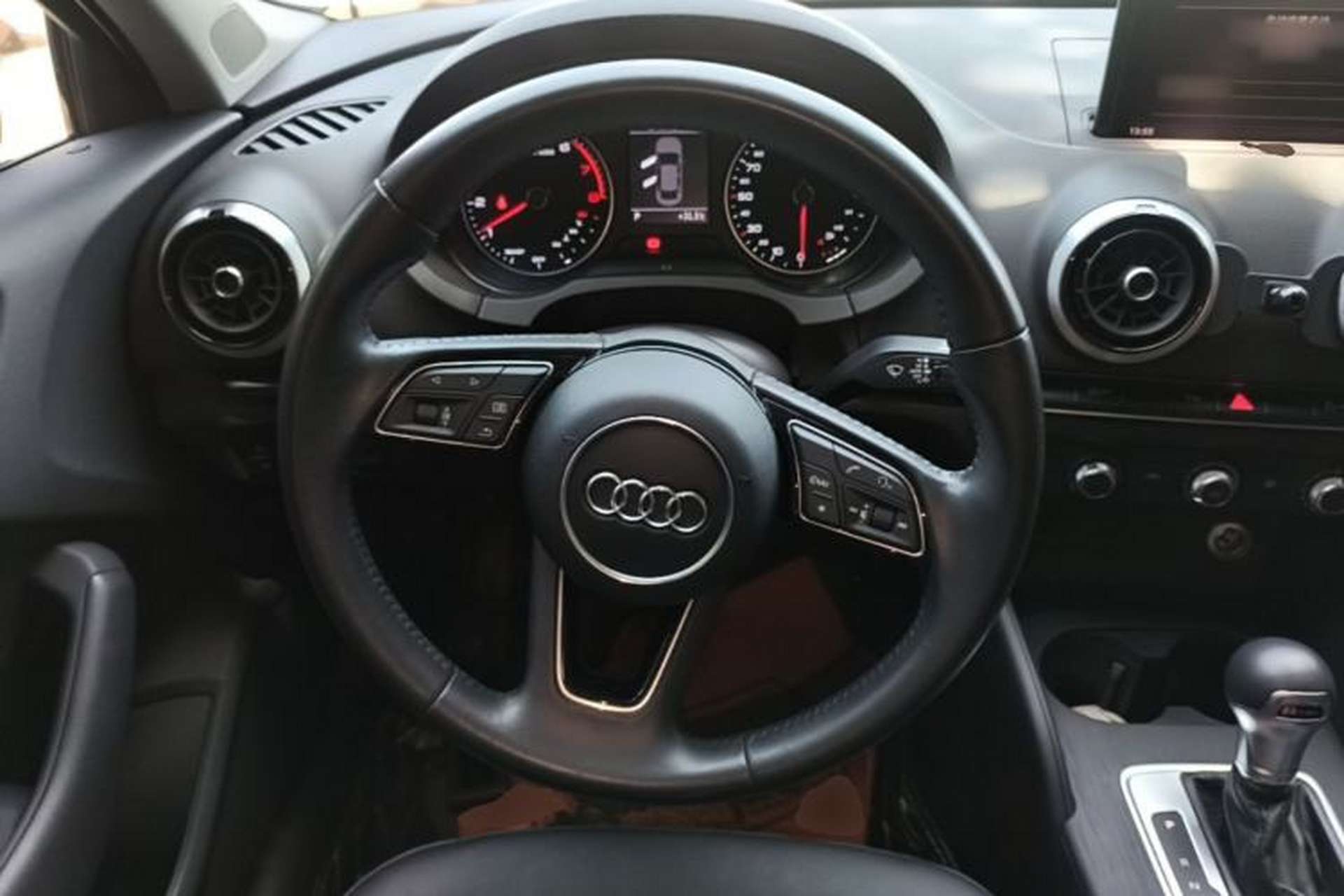 Used Audi A3 2017 Limousine 35 TFSI Fashion Model Steering Wheel