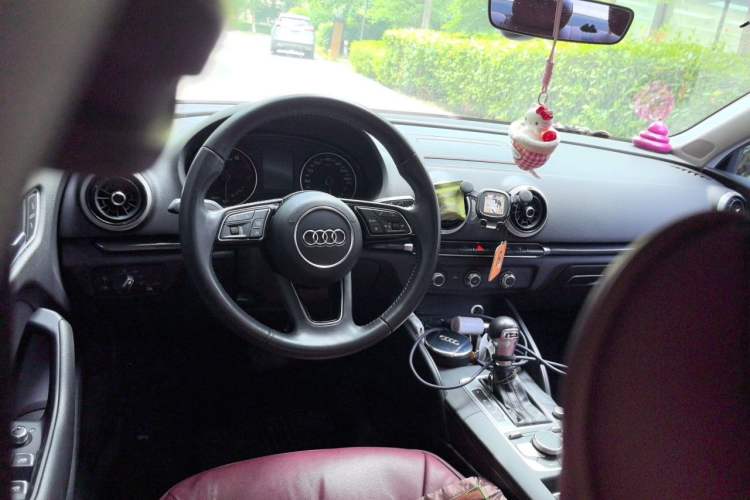 Used Audi A3 2017 Limousine 35 TFSI Fashion Model Steering Wheel