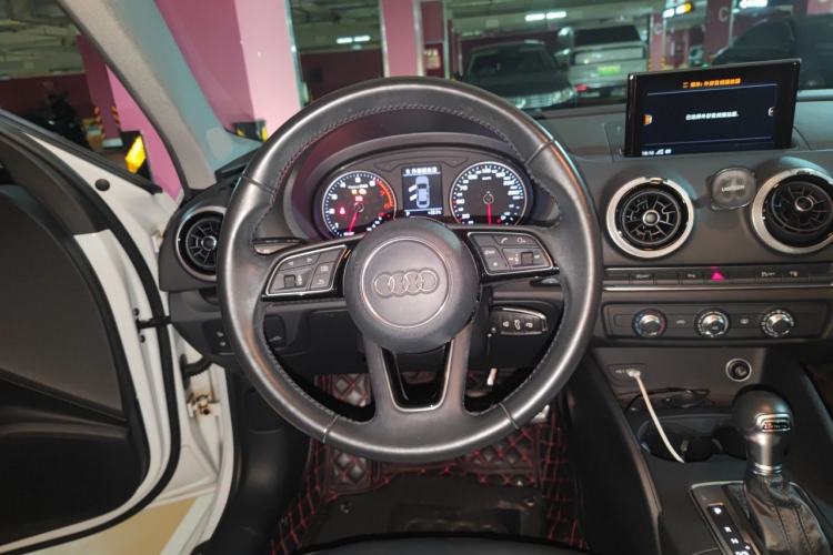 Used Audi A3 2017 Limousine 35 TFSI Fashion Model Steering Wheel
