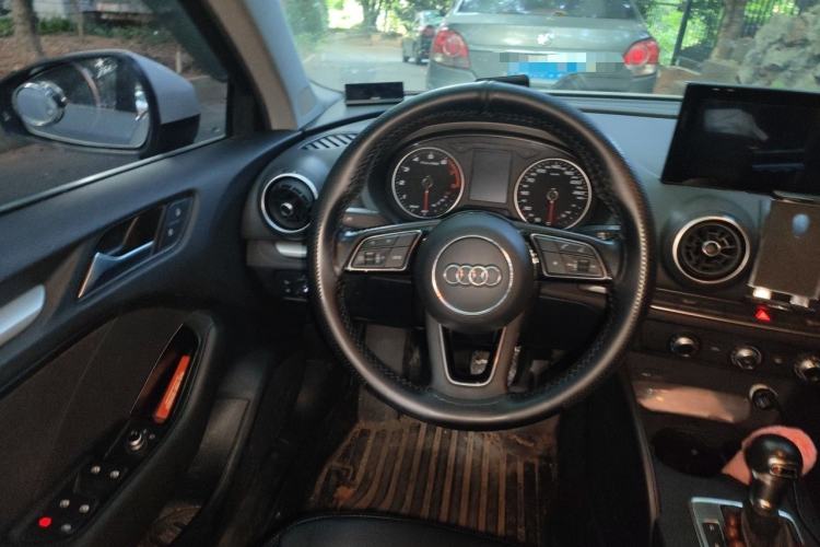 Used Audi A3 2017 Limousine 35 TFSI Ambition Edition Steering Wheel