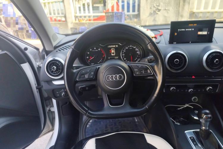 Used Audi A3 2017 Limousine 35 TFSI Sport Edition Steering Wheel
