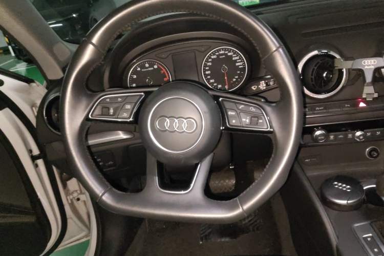 Used Audi A3 2017 Limousine 35 TFSI Sport Edition Steering Wheel
