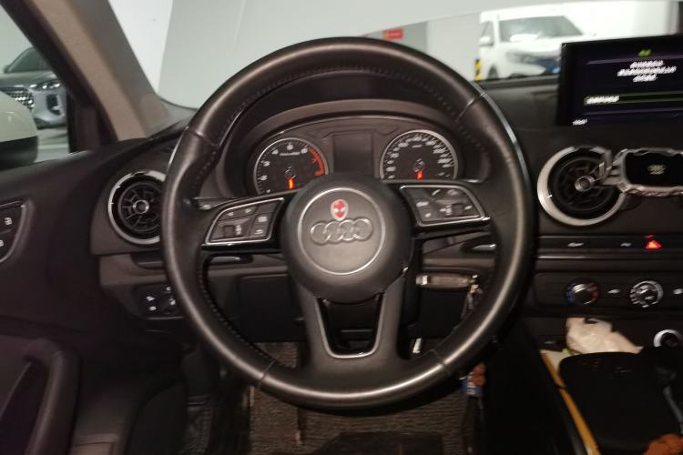 Used Audi A3 2017 Limousine 35 TFSI Fashion Model Steering Wheel