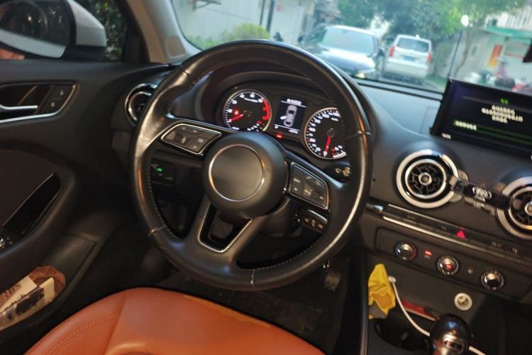 Used Audi A3 2017 Limousine 35 TFSI Fashion Model Steering Wheel