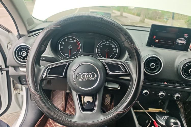 Used Audi A3 2017 Limousine 35 TFSI Ambition Edition Steering Wheel