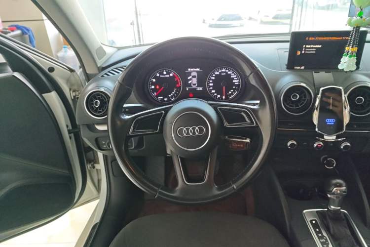 Used Audi A3 2017 Limousine 35 TFSI Ambition Edition Steering Wheel