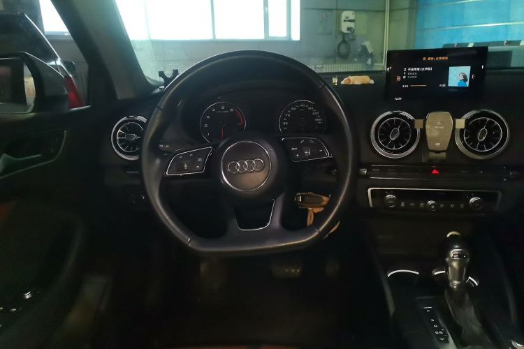 Used Audi A3 2017 Limousine 35 TFSI Sport Edition Steering Wheel