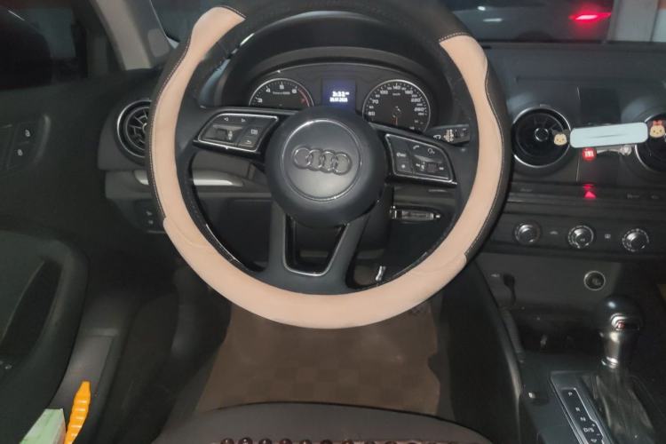 Used Audi A3 2017 Limousine 35 TFSI Ambition Edition Steering Wheel