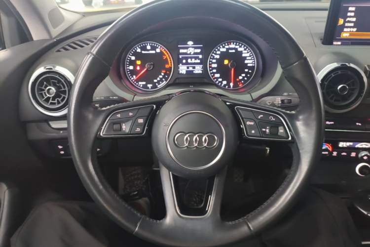 Used Audi A3 2017 Limousine 40 TFSI Style Edition Steering Wheel