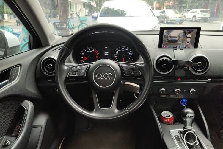 Used Audi A3 2017 Limousine 35 TFSI Fashion Model Steering Wheel