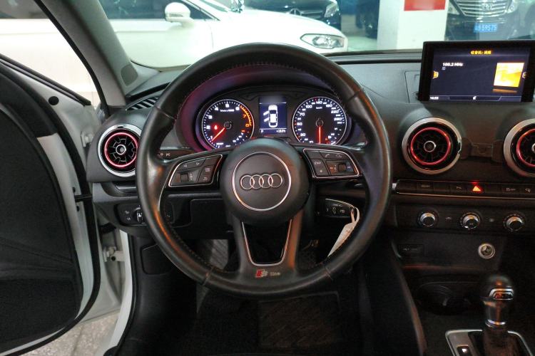 Used Audi A3 2017 Limousine 35 TFSI Fashion Model Steering Wheel