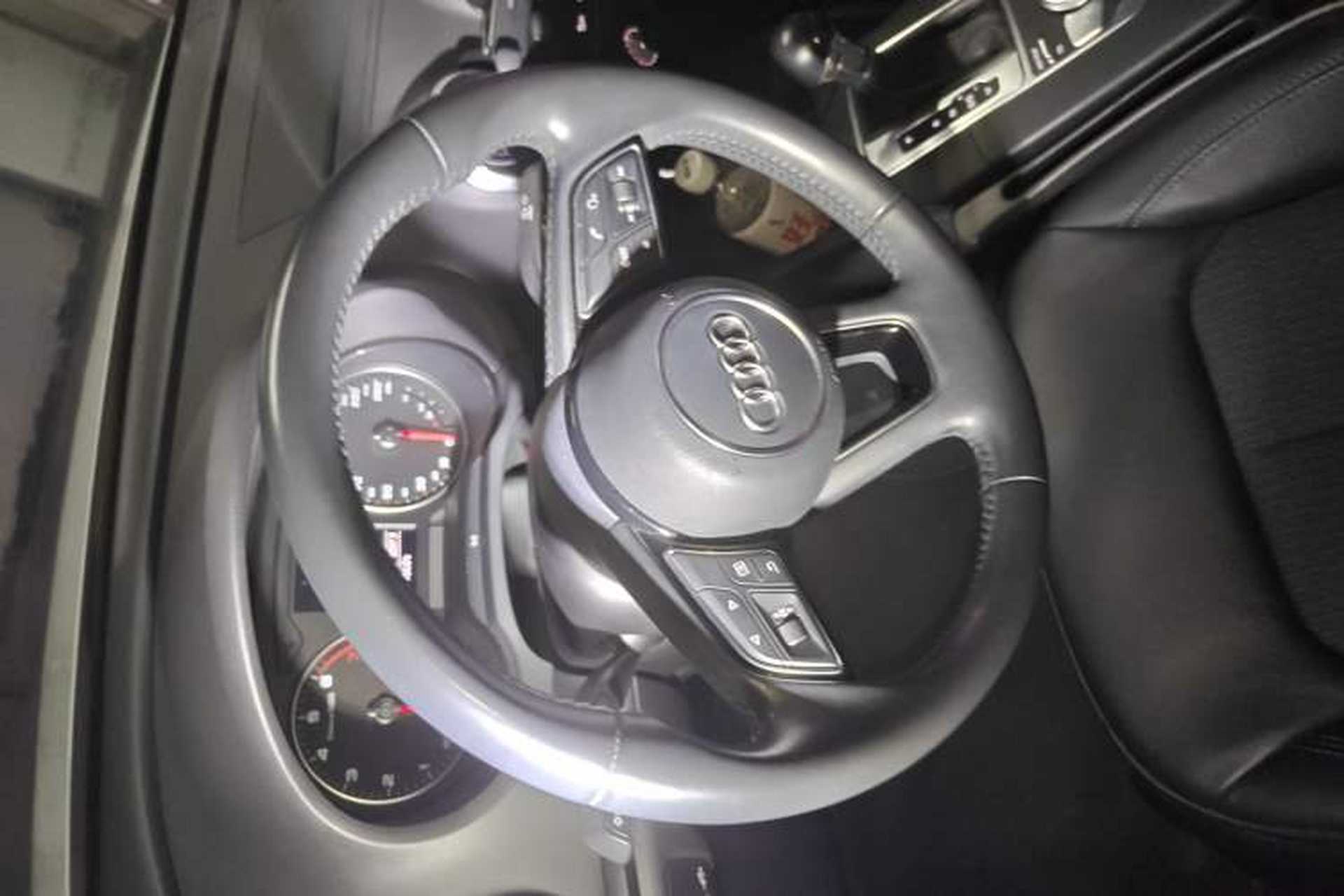 Used Audi A3 2017 Limousine 35 TFSI Fashion Model Steering Wheel