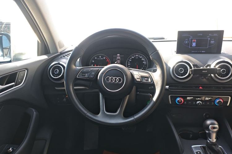 Used Audi A3 2017 Limousine 35 TFSI Style Edition Steering Wheel