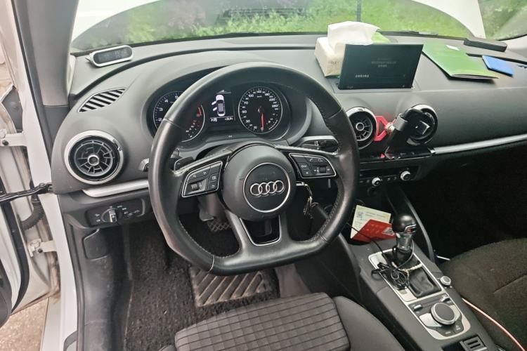 Used Audi A3 2017 Limousine 35 TFSI Sport Edition Steering Wheel