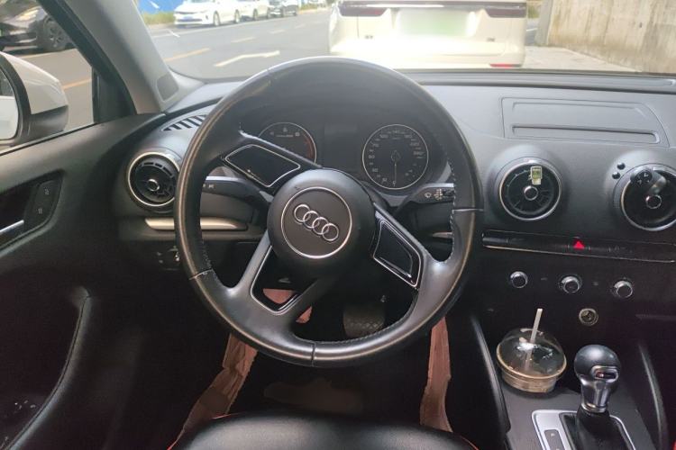 Used Audi A3 2017 Limousine 35 TFSI Ambition Edition Steering Wheel