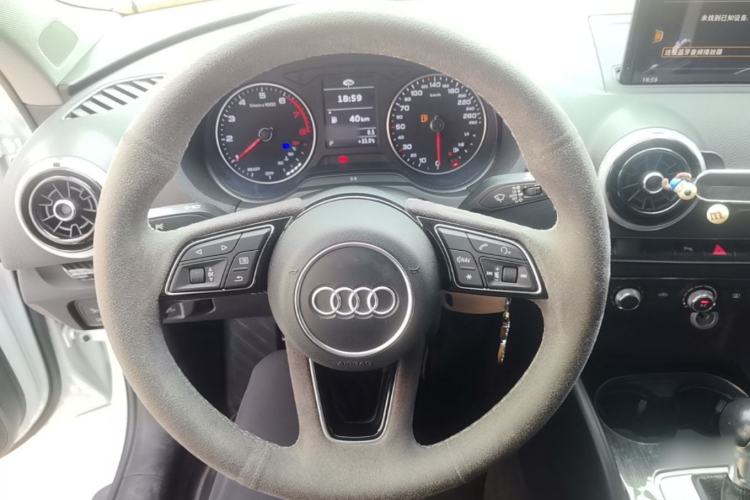 Used Audi A3 2017 Limousine 35 TFSI Fashion Model Steering Wheel