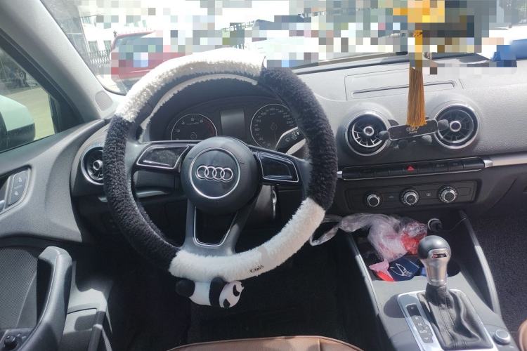 Used Audi A3 2017 Limousine 35 TFSI Ambition Edition Steering Wheel