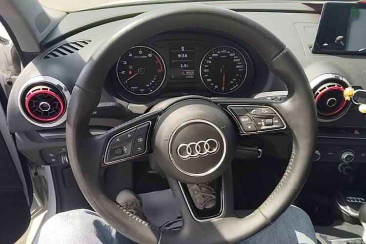 Used Audi A3 2017 Limousine 35 TFSI Fashion Model Steering Wheel
