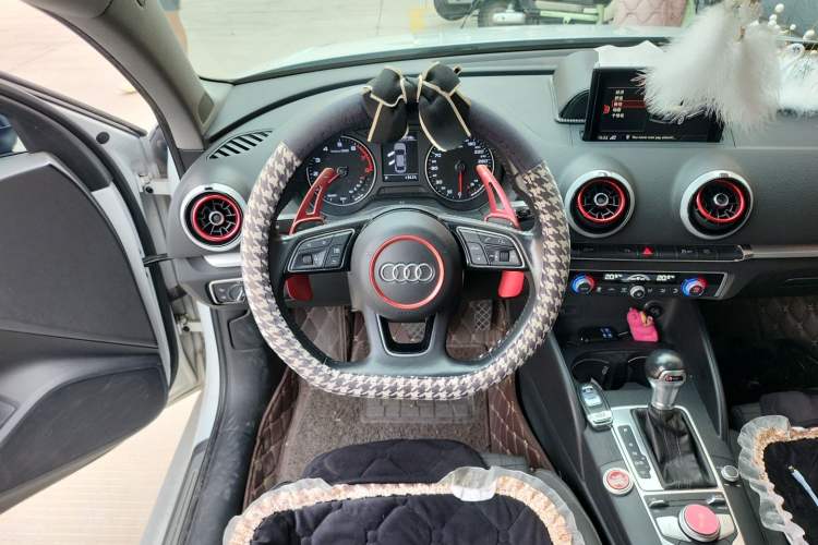 Used Audi A3 2017 Limousine 35 TFSI Sport Edition Steering Wheel