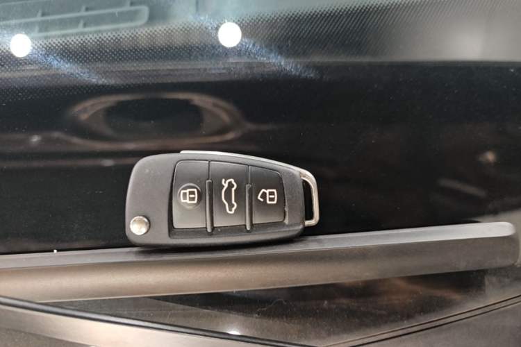 Used Audi A3 2017 Limousine 35 TFSI Ambition Edition Vehicle Key