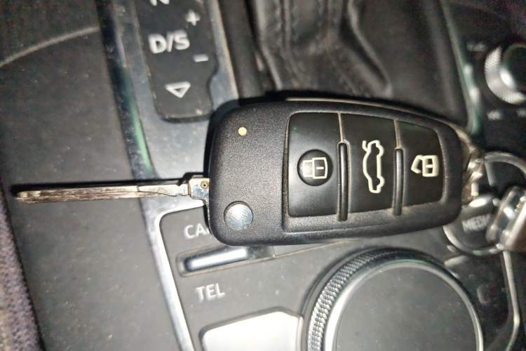 Used Audi A3 2017 Limousine 35 TFSI Sport Edition Vehicle Key