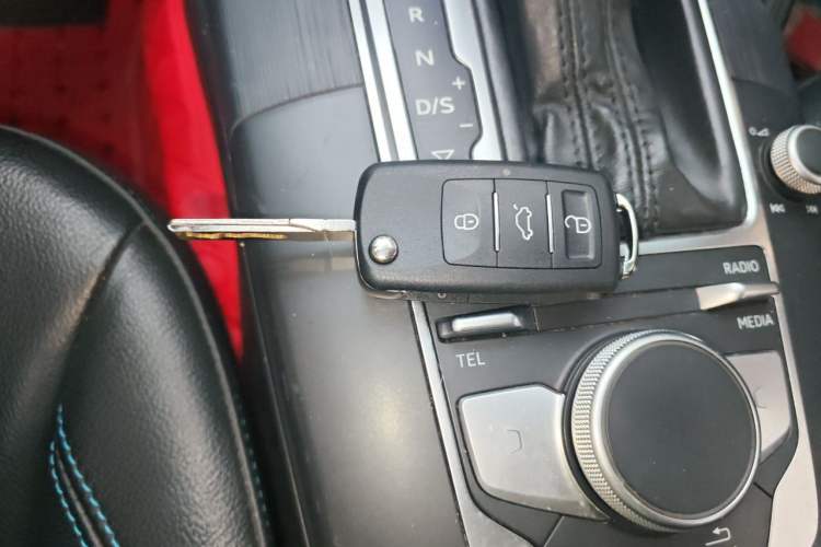 Used Audi A3 2017 Limousine 35 TFSI Fashion Model Vehicle Key
