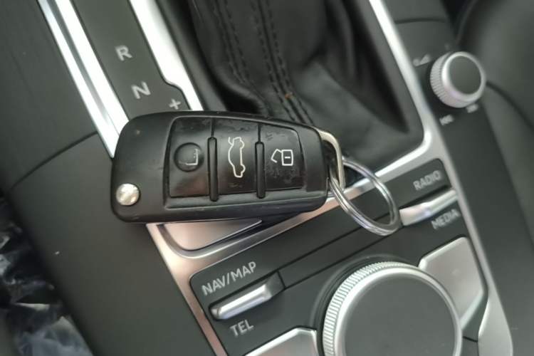 Used Audi A3 2017 Limousine 35 TFSI Fashion Model Vehicle Key