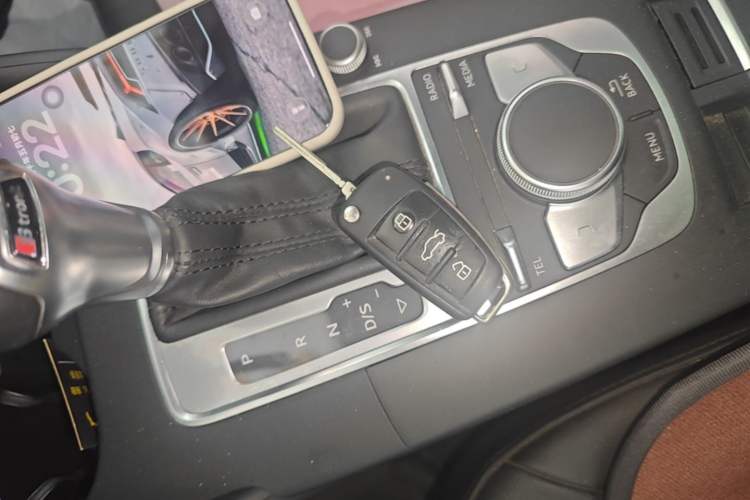 Used Audi A3 2017 Limousine 35 TFSI Style Edition Vehicle Key