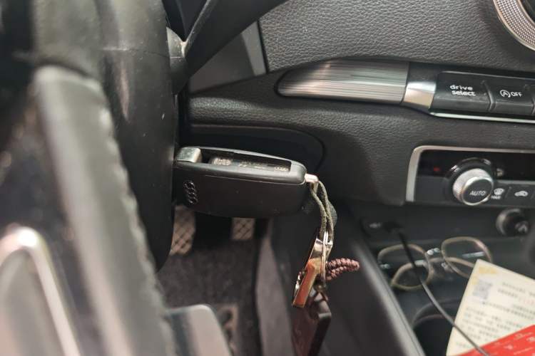 Used Audi A3 2017 Limousine 35 TFSI Sport Edition Vehicle Key