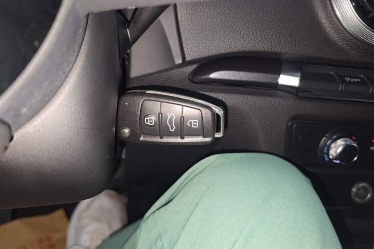 Used Audi A3 2017 Sportback 35 TFSI Fashion Model Vehicle Key