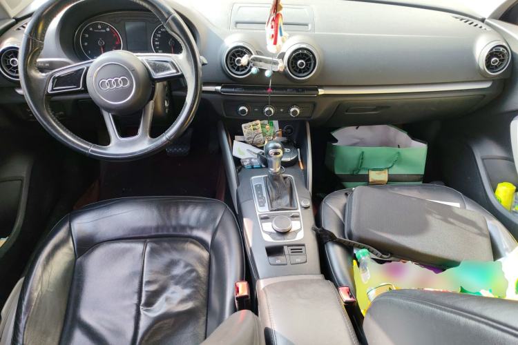 Used Audi A3 2017 Limousine 35 TFSI Ambition Edition Center Console