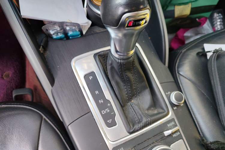 Used Audi A3 2017 Limousine 35 TFSI Ambition Edition Gear Lever