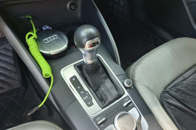 Used Audi A3 2017 Limousine 35 TFSI Fashion Model Gear Lever